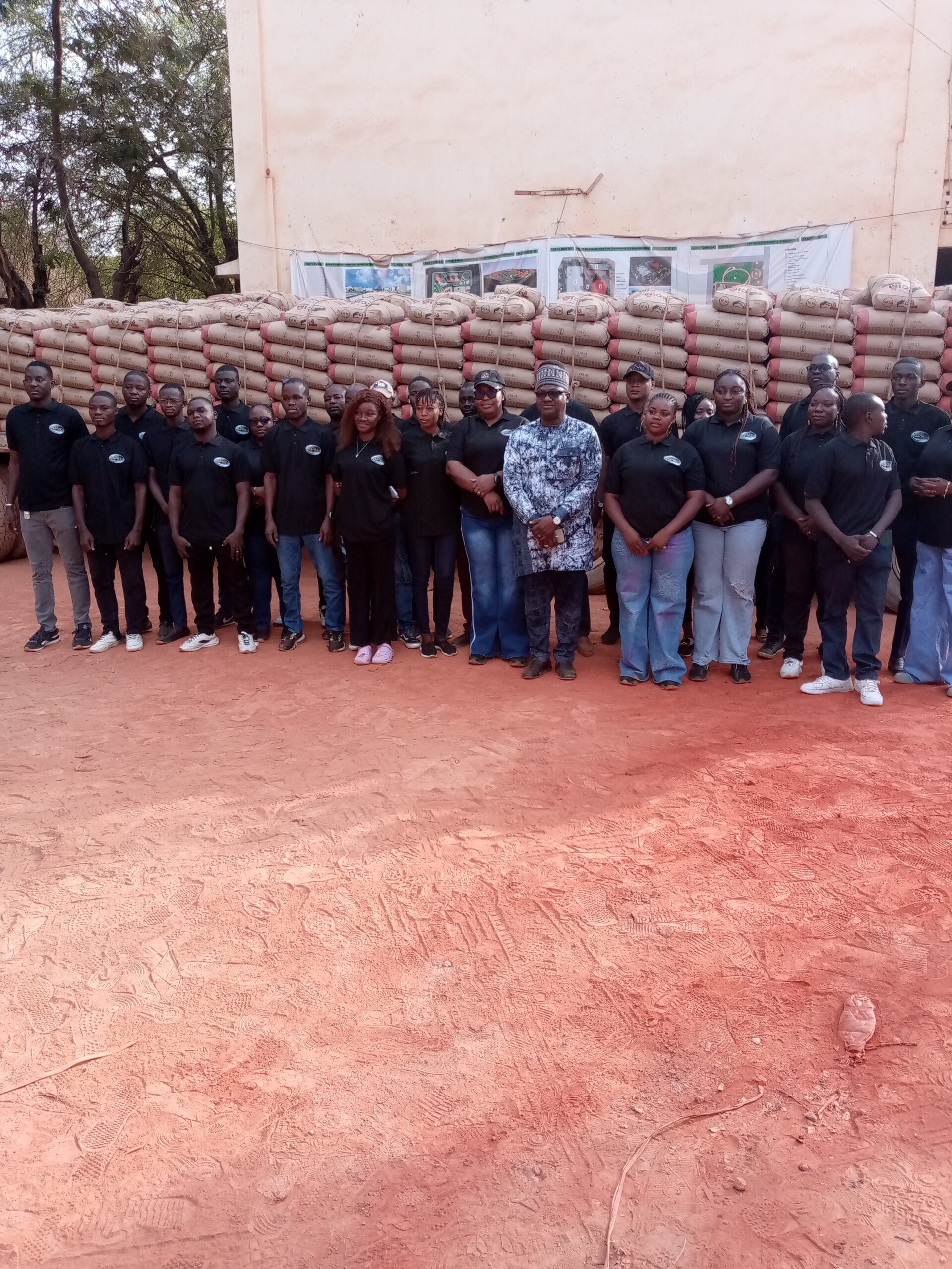 Une Vue des 20 tonnes avec l'équipe des Kundé 